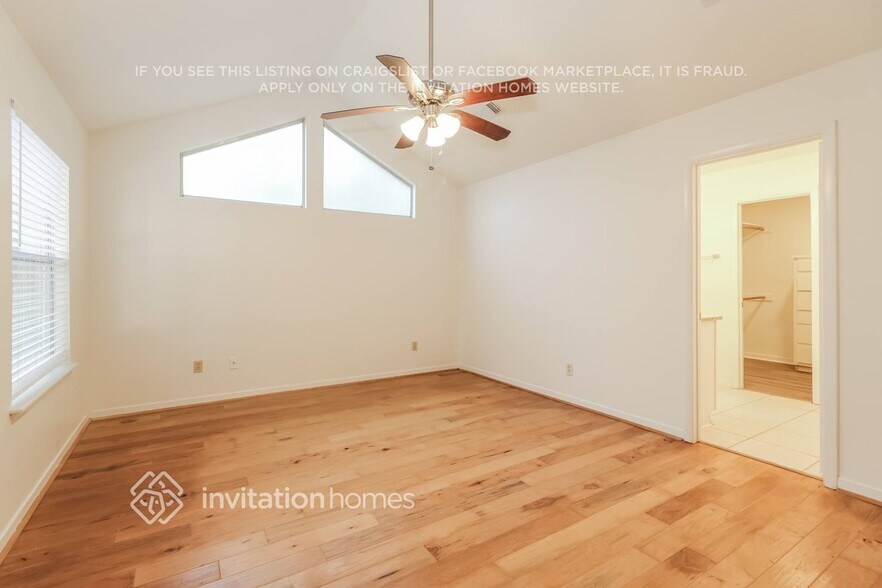 Building Photo - 10 Shallow Pond Pl