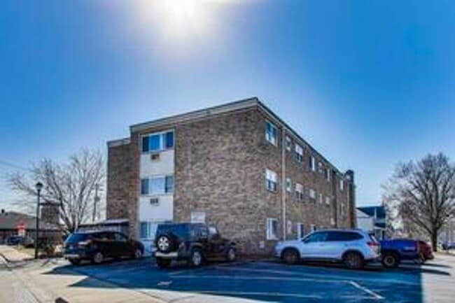 Building Photo - 600 S York St