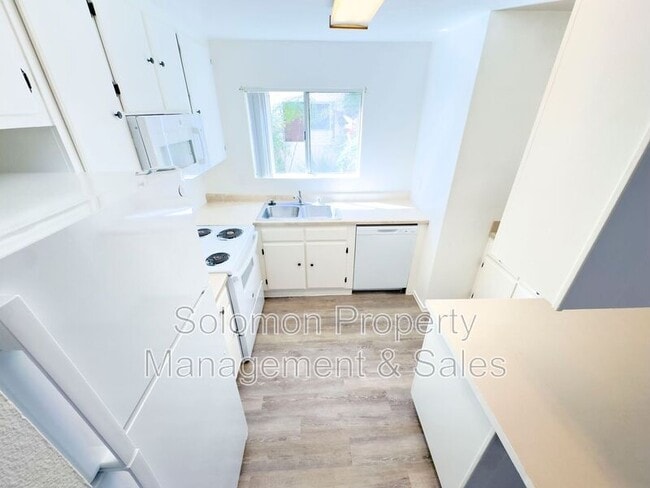 Building Photo - 529 Sandalwood Pl