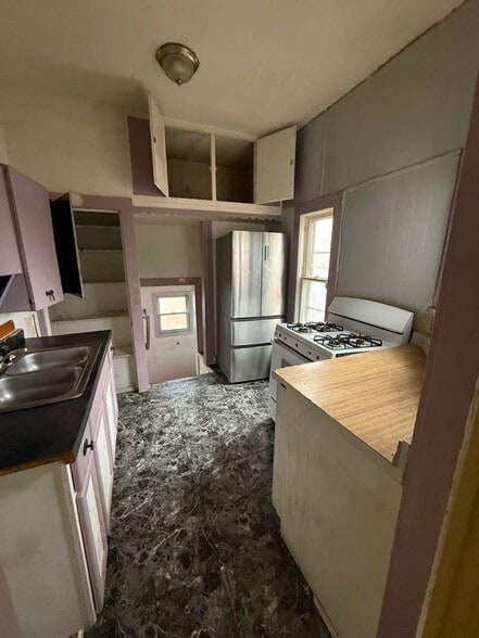 Building Photo - 968 W View St