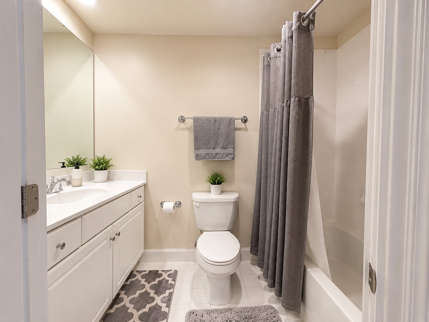 Building Photo - 12430 Ansin Circle Dr