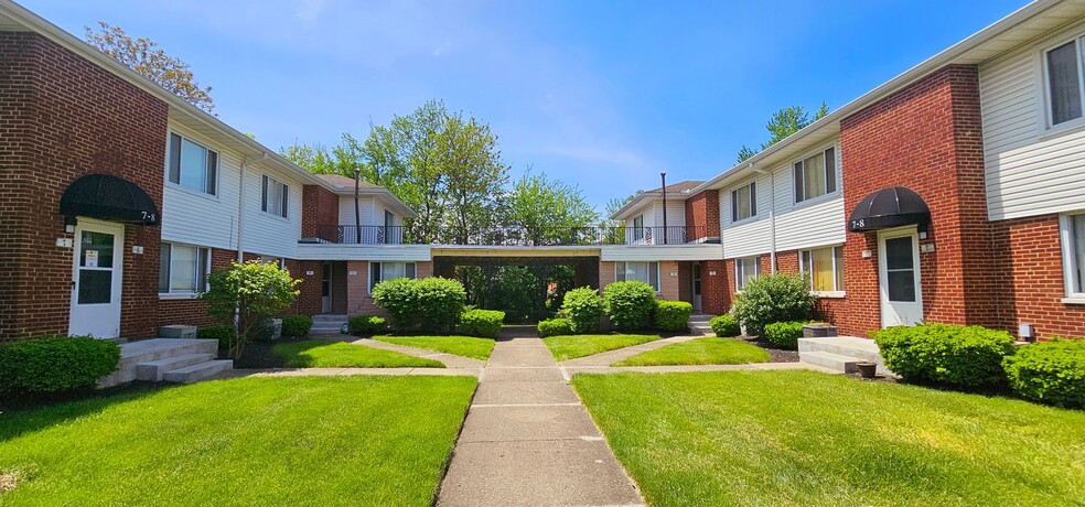 Primary Photo - Maples Townhomes