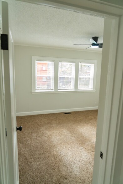 Building Photo - 5536 Paseo Blvd