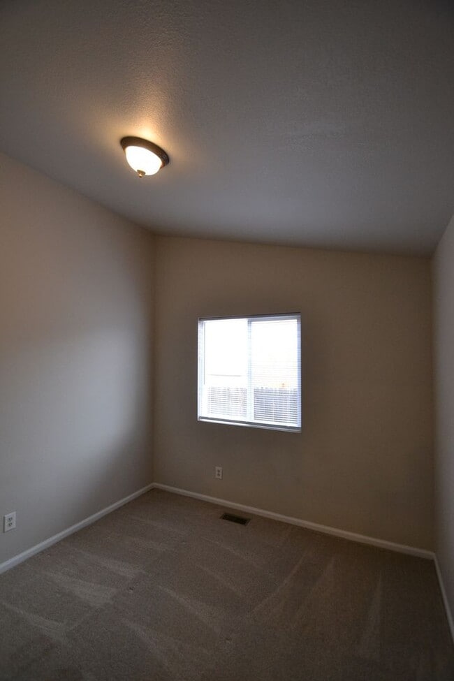 Building Photo - 3 bed, 2 bath with A/C in Fountain Mesa Heights - Available Now! MileStone Real Estate Services