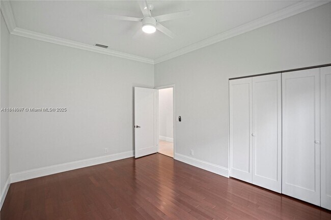 Building Photo - 720 Cypress Pointe Dr W