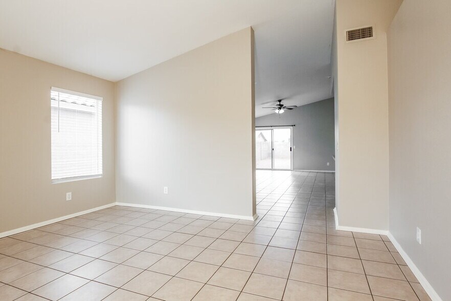 Building Photo - 4218 N 107th Ln