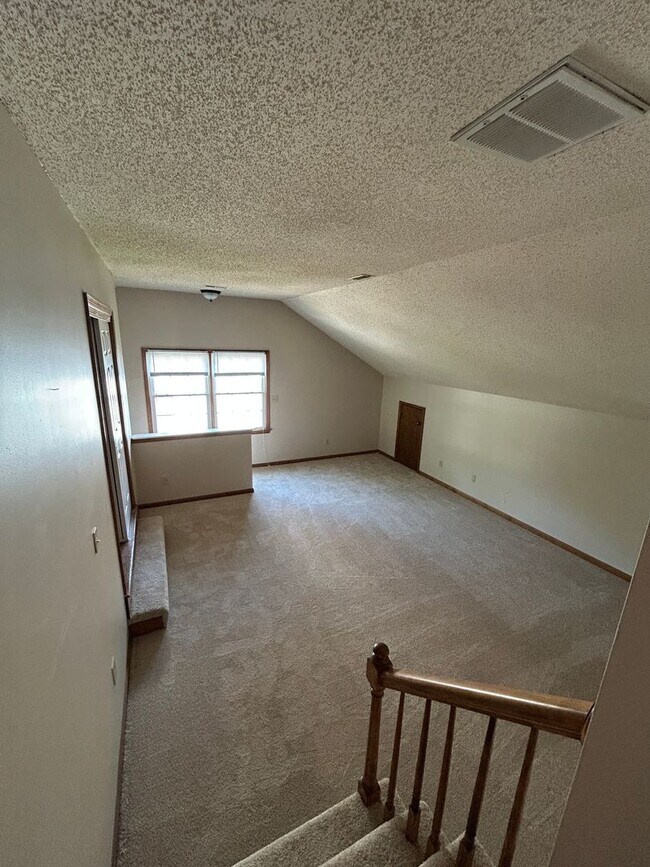 Building Photo - 4BD/2.5BA in Albemarle Acres Neighborhood ...