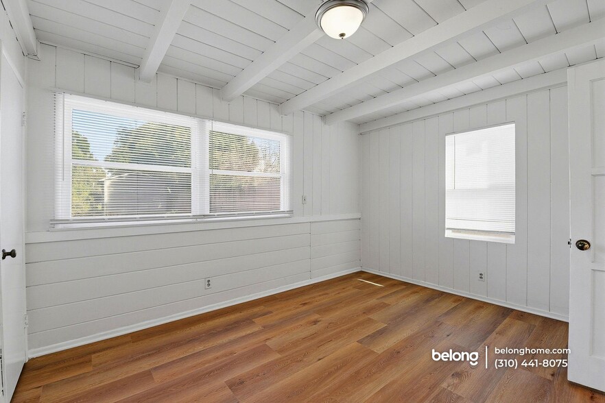 Building Photo - 18601 Keswick St