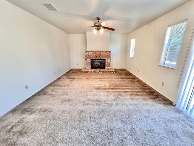 Building Photo - $2,495 Friant & Copper, 3 Bedrooms - N. Wi...