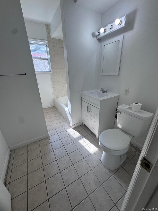 Building Photo - 4 Gray St