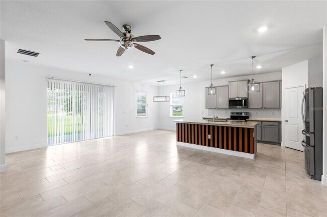 Building Photo - 33034 Sand Creek Dr