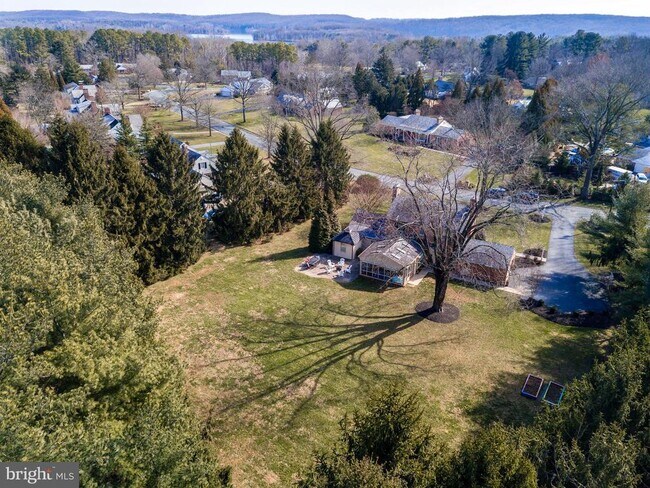 Building Photo - 2210 Boxmere Rd