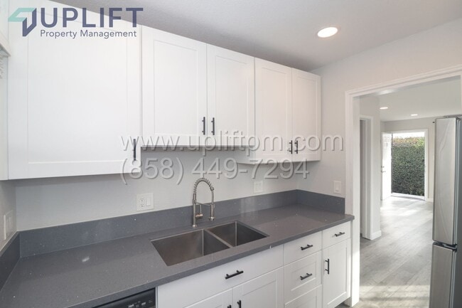 Building Photo - Swift Ave (4233-4239)