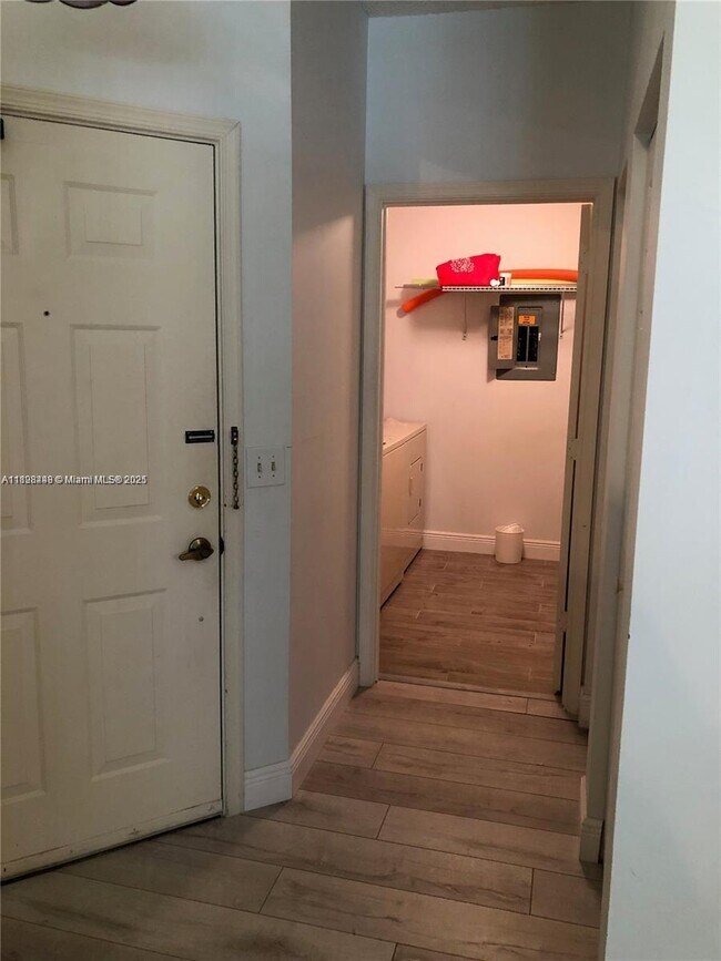 Building Photo - 5800 Coach House Cir