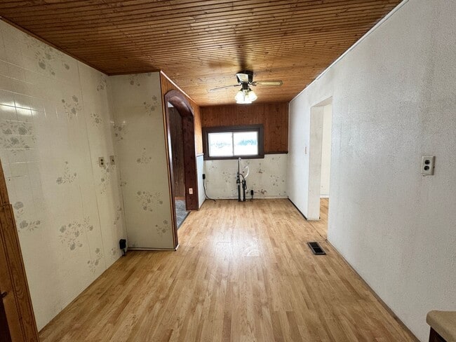 Building Photo - Farm house in Mapleton Schools!