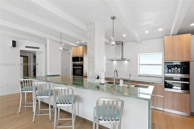 Building Photo - 325 Ocean Dr