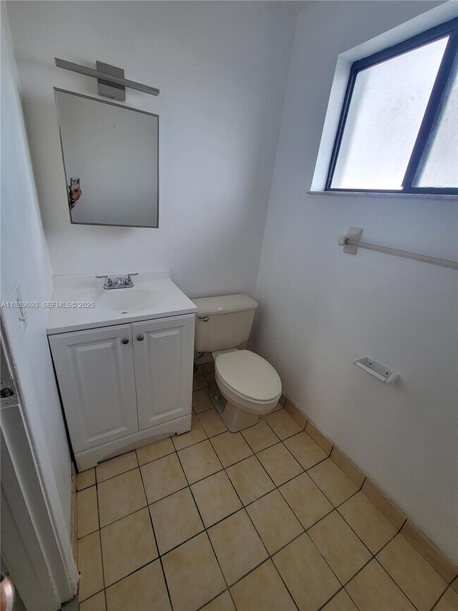 Building Photo - 355 E 33rd St