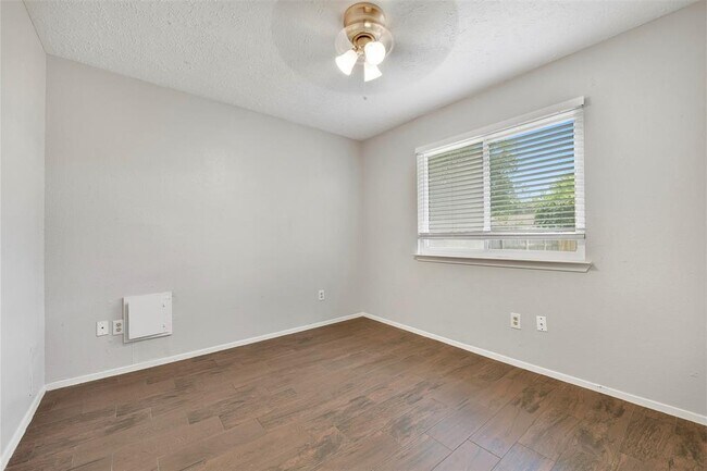 Building Photo - 2502 Ewell Dr