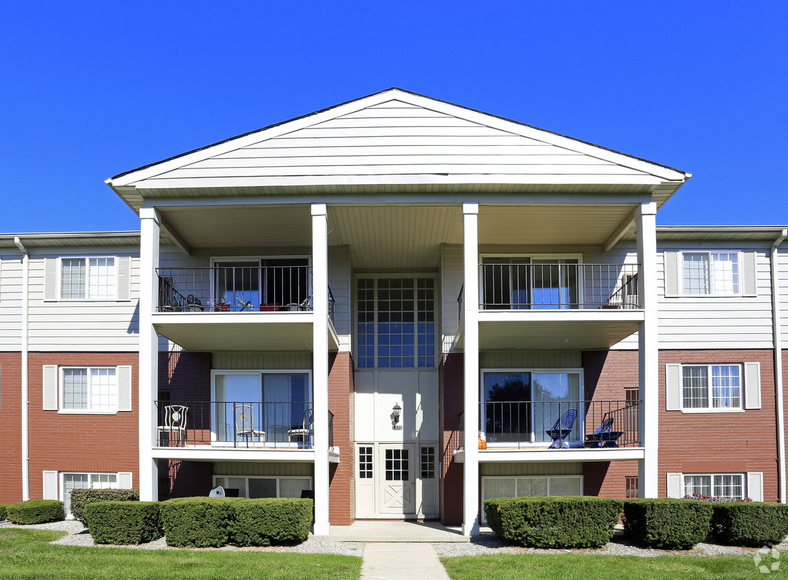 Cass Lake Shore Club Apartments Waterford