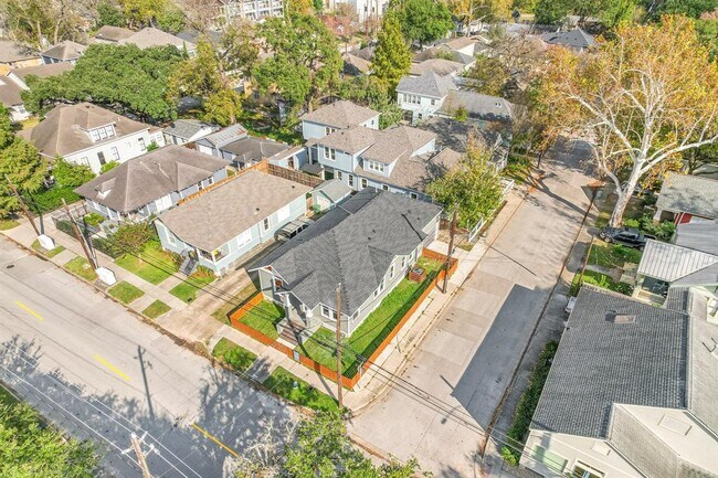 Building Photo - 2902 Houston Ave