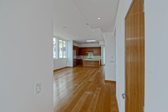 Building Photo - 4BR3.5BA + OFFICE! NEWER CONSTRUCTION, MOD...