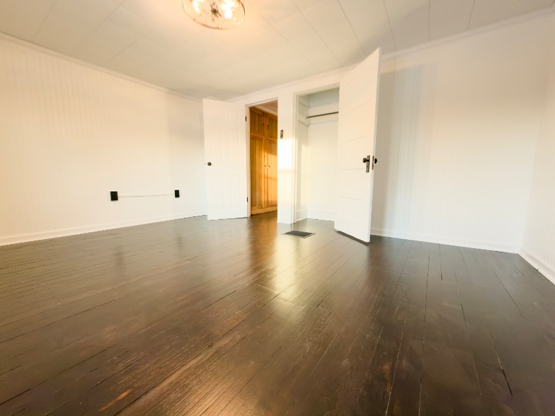 Building Photo - 14 Linden St