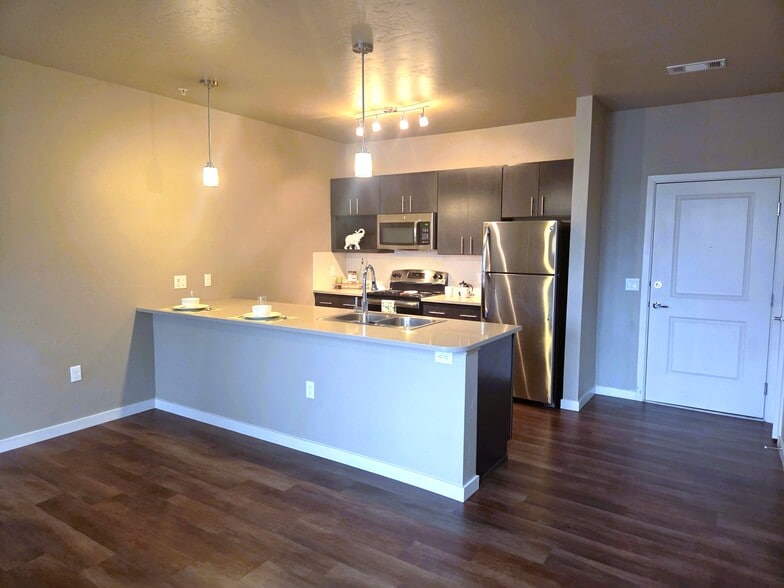 Building Photo - The District at Parkcenter