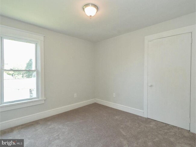 Building Photo - 3804 Louanna Ave