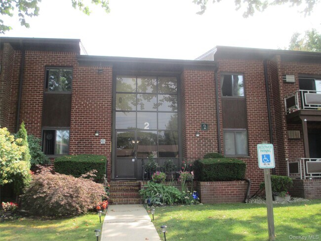 Building Photo - 2 Charles Ln