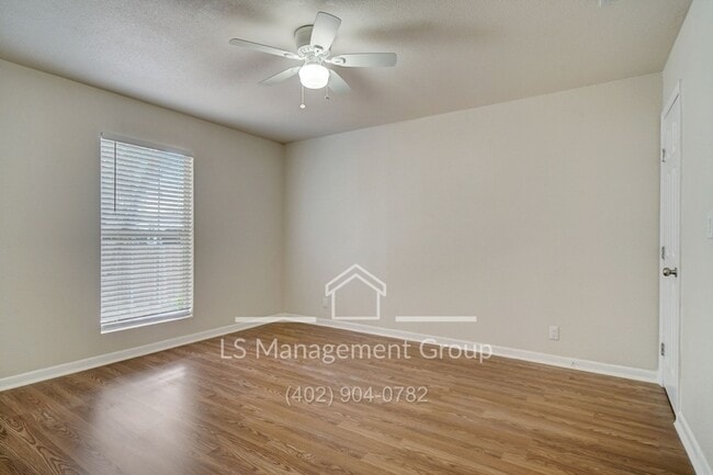 Building Photo - 609 Taft Blvd