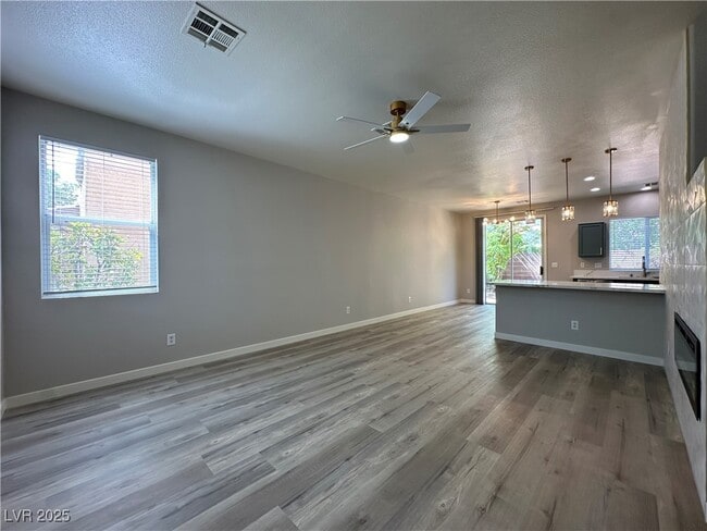 Building Photo - 2637 Heathrow St