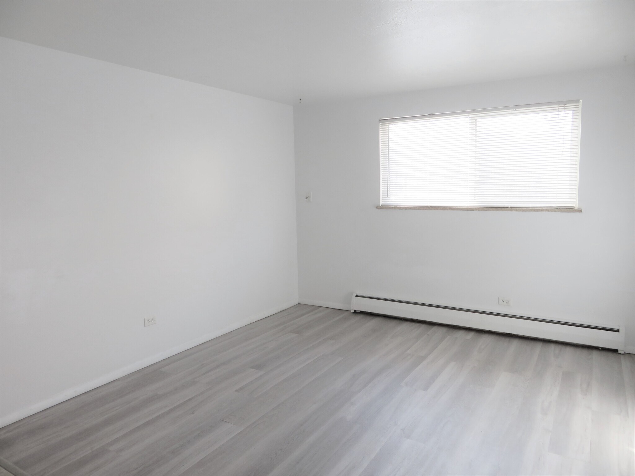 Building Photo - 1460 S Ash St