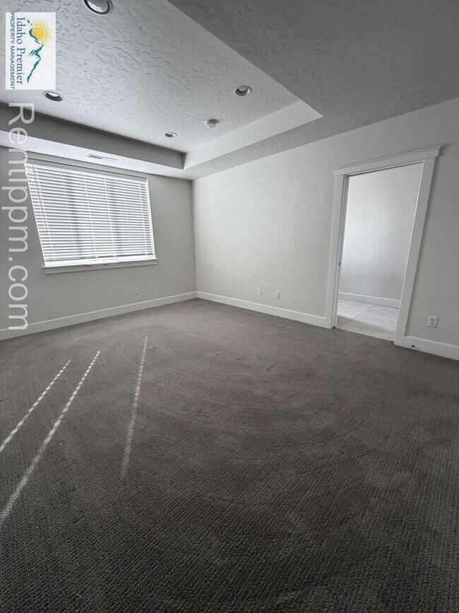 Building Photo - 3010 S Honeycomb Way