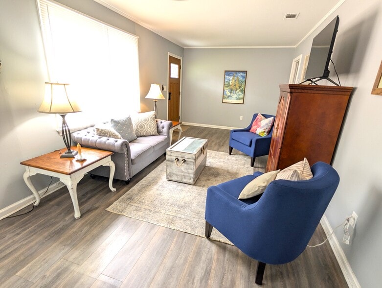Bright and cozy living room with smart TV - 4107 Crane St