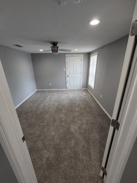 Building Photo - 1033 Pecan St