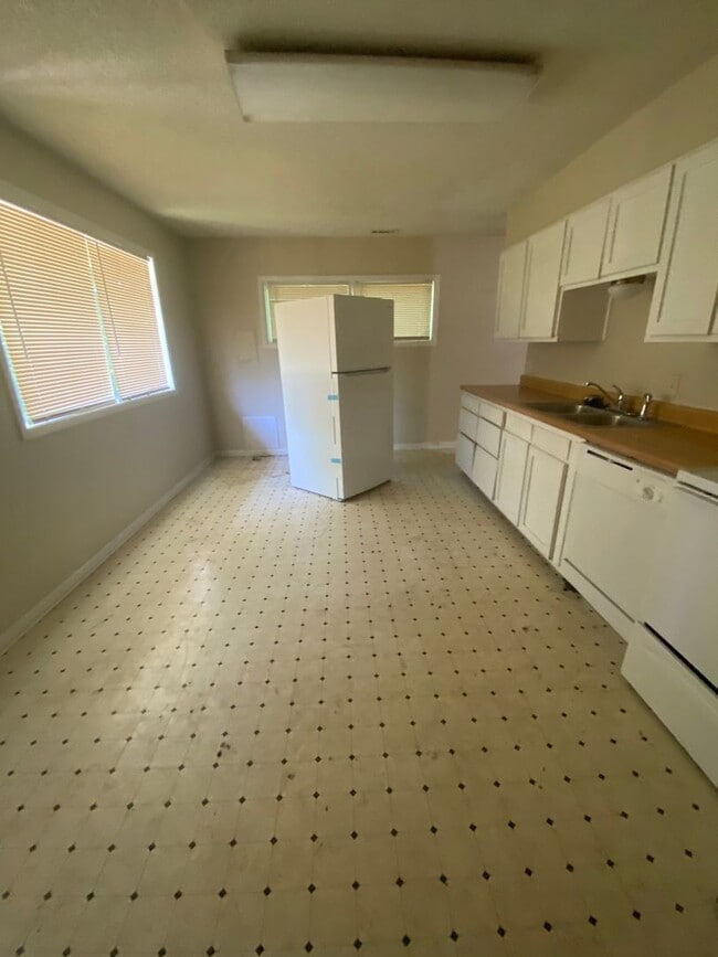 Building Photo - 7601 Ruskin Way