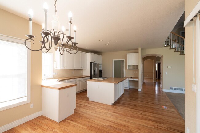 Building Photo - 7201 Dove Ct