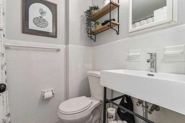 Building Photo - 145 Isabel Ave