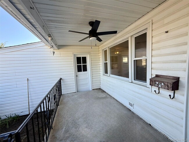 Building Photo - 518 W Olive St