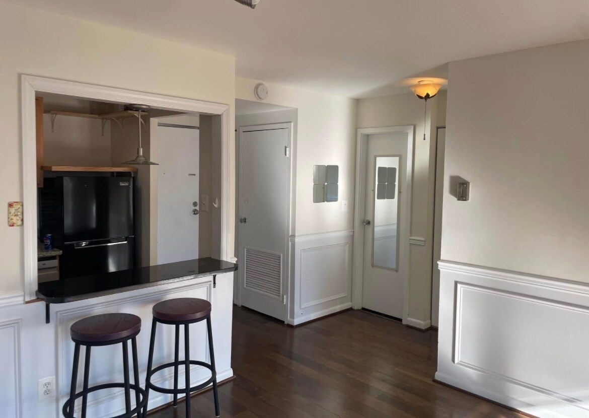 Building Photo - 6001 Arlington Blvd