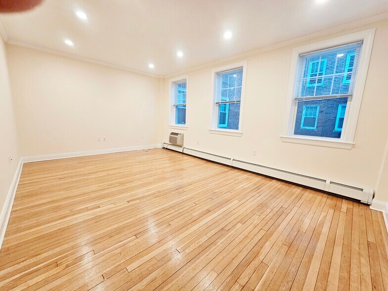 Building Photo - 31 Harris St