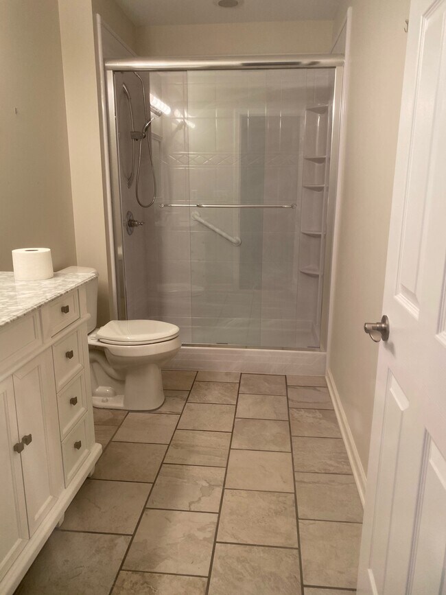 Building Photo - 1040 Bridgeport Way