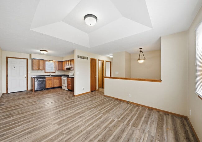 Building Photo - 1907 W Apricot Ln