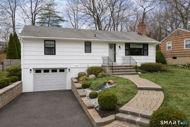 Building Photo - 9 Cobblers Ln