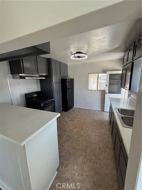 Building Photo - 646 W Belmont St