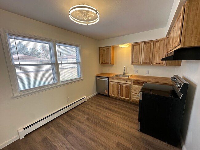 Building Photo - 840 Moyer Ave