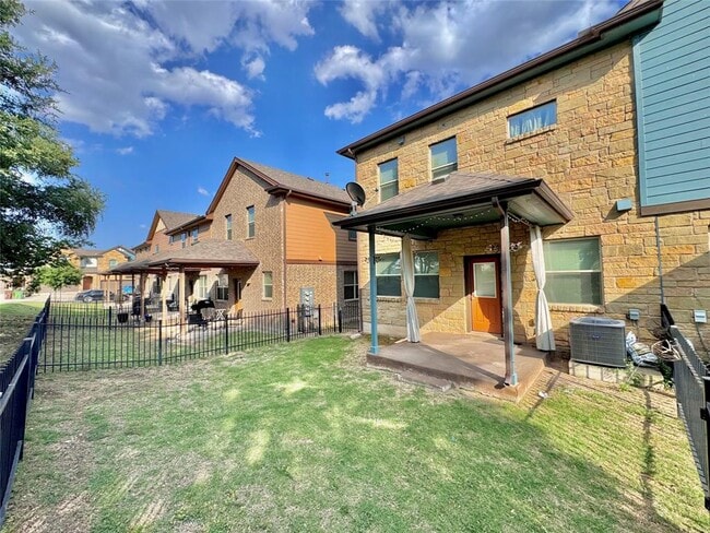 Building Photo - 1001 Zodiac Ln