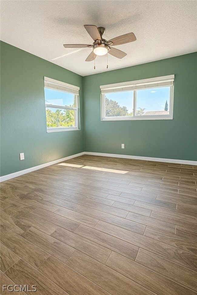 Building Photo - 1458 Alwynne Dr N