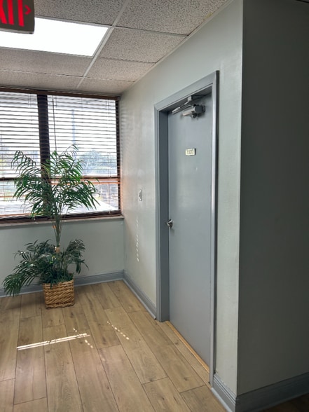 Building Photo - 1000 E Atlantic Blvd