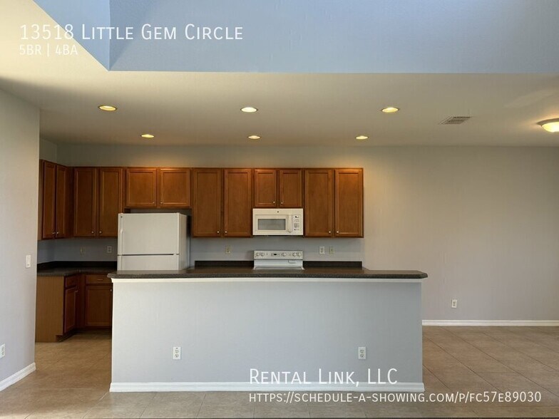 Building Photo - 13518 Little Gem Cir